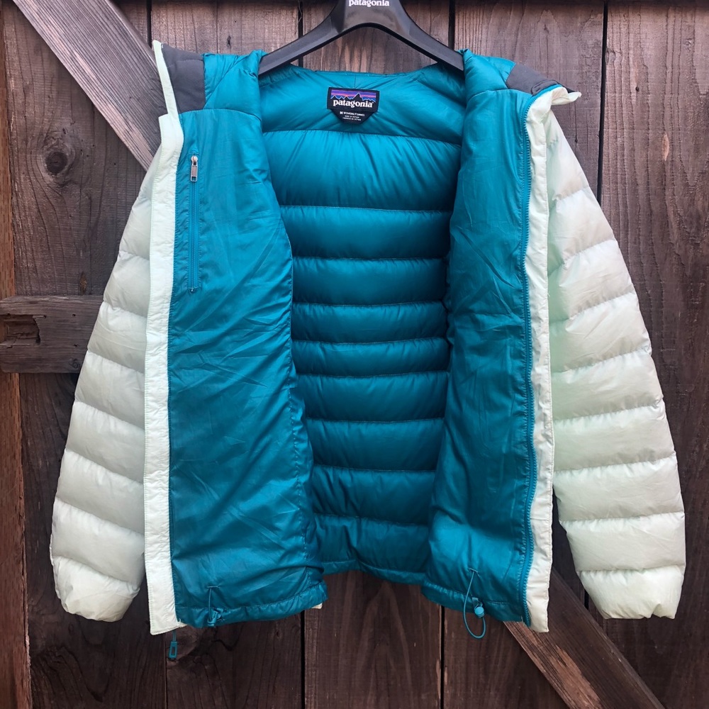 PATAGONIA// hi-loft down hoody // size M// color: ice blue